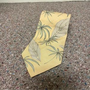 Vintage Tommy Bahama Men’s Neck Tie 100% Silk Yellow Hawaiian Wide Floral